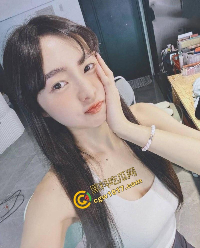 台娱爆出更劲爆丑闻!知名女星【简廷芮】婚内荒淫小鲜肉,感谢老公黑料满天飞,【粿粿】助纣为虐!淫乱姐妹花暴露糜烂生活! 第3张 台娱爆出更劲爆丑闻!知名女星【简廷芮】婚内荒淫小鲜肉,感谢老公黑料满天飞,【粿粿】助纣为虐!淫乱姐妹花暴露糜烂生活! 第3张