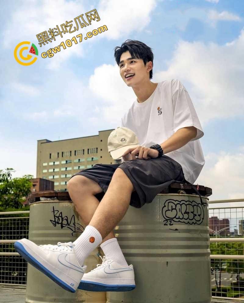 台娱爆出更劲爆丑闻!知名女星【简廷芮】婚内荒淫小鲜肉,感谢老公黑料满天飞,【粿粿】助纣为虐!淫乱姐妹花暴露糜烂生活! 第9张 台娱爆出更劲爆丑闻!知名女星【简廷芮】婚内荒淫小鲜肉,感谢老公黑料满天飞,【粿粿】助纣为虐!淫乱姐妹花暴露糜烂生活! 第9张