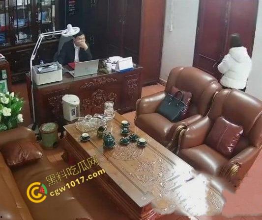 越南宁平海后校领导办公室淫乱大揭秘：校长与众美女狂野博弈！性爱视频曝光，校园内春光无限，道德沦丧！  第7张