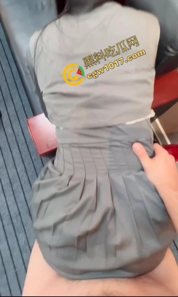 越南宁平海后校领导办公室淫乱大揭秘：校长与众美女狂野博弈！性爱视频曝光，校园内春光无限，道德沦丧！  第8张