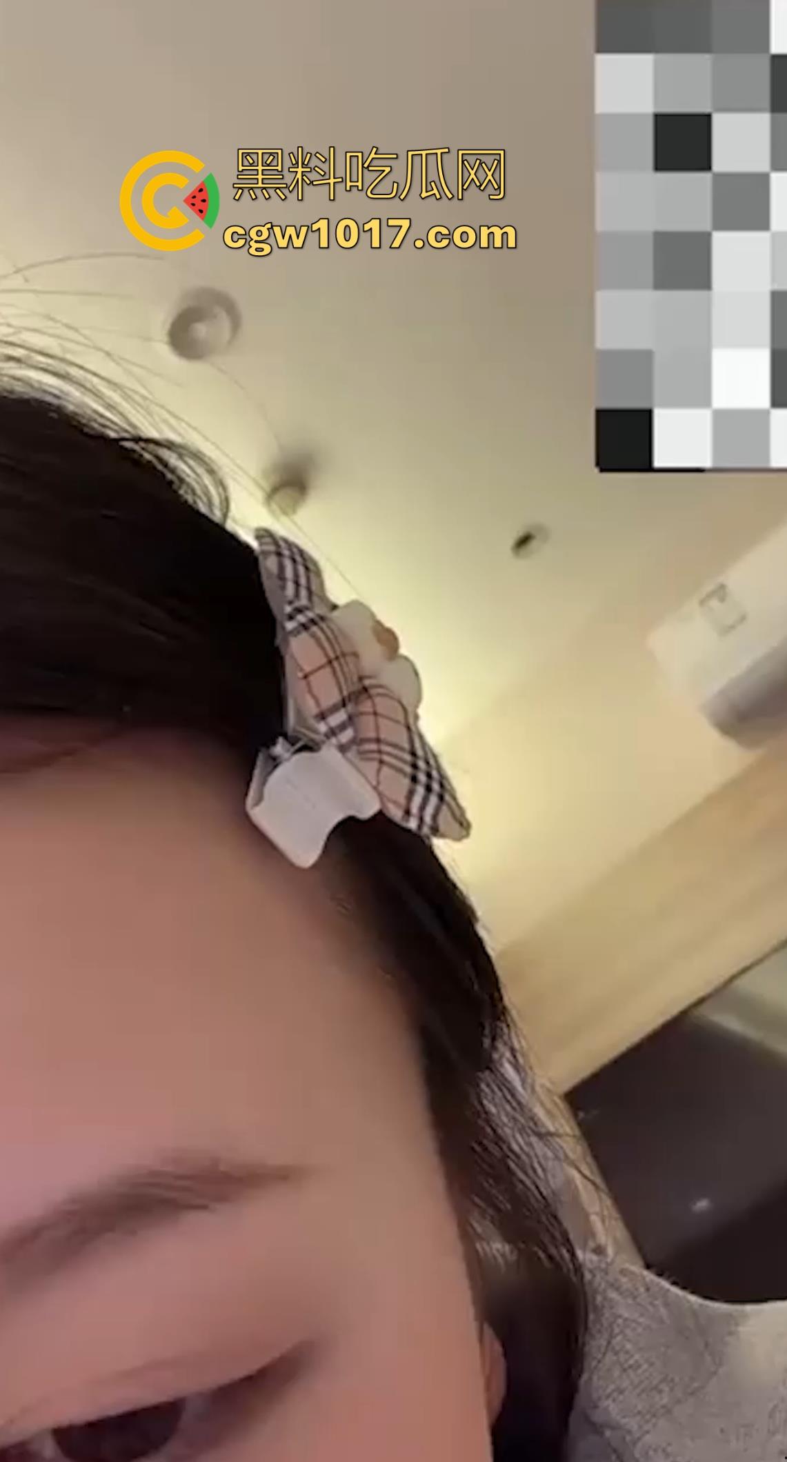 积目约炮湖南超骚小母狗，逼痒难耐寻求爸爸调教，刚到酒店就裸聊扣骚穴勾引，这不操他真是天理难容啊！  第7张