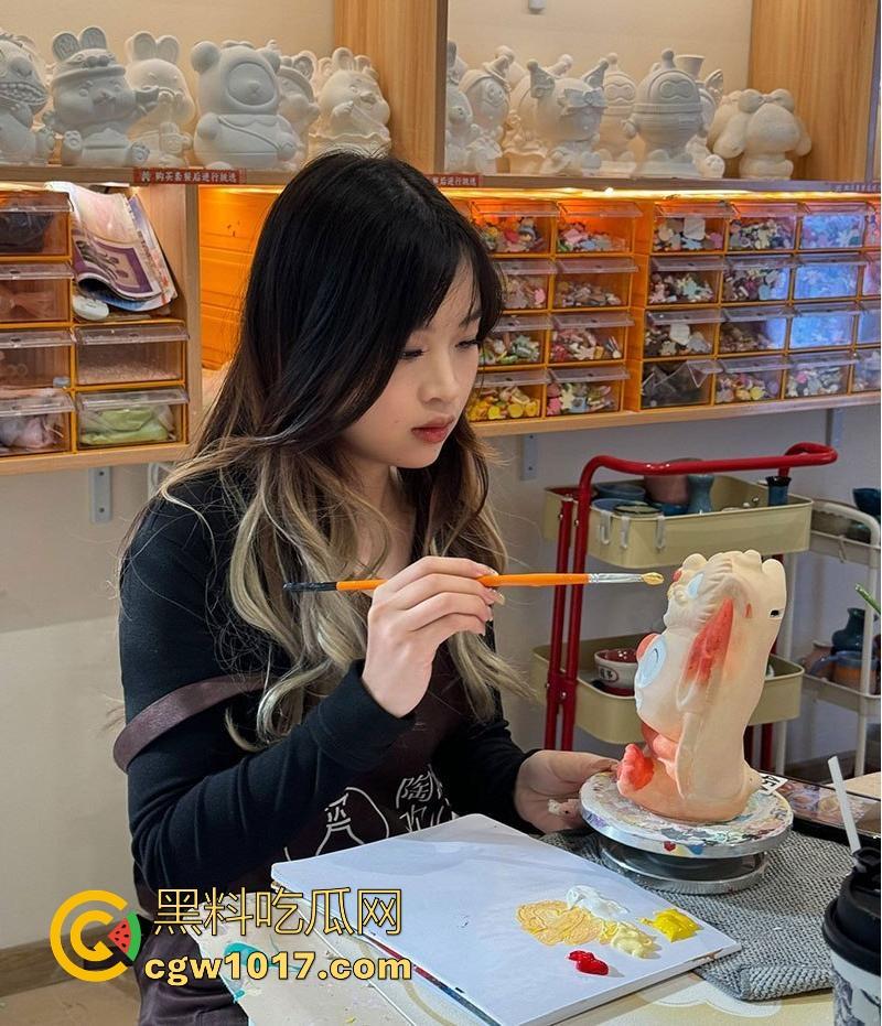 网恋奔现邂逅吞精小妖精【江奕恩】从线上甜蜜到线下开战一步步调教，穿吊带黑丝戴项圈，各种姿势玩到高潮迭起！  第2张