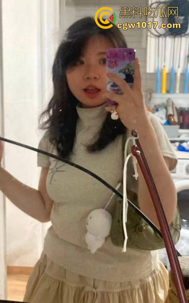 河北工业学院微胖母狗【王如梦】反差母狗道具调教，甜美外表彻底崩坏，花式抽插后入，现已是合格母狗炮架！  第1张