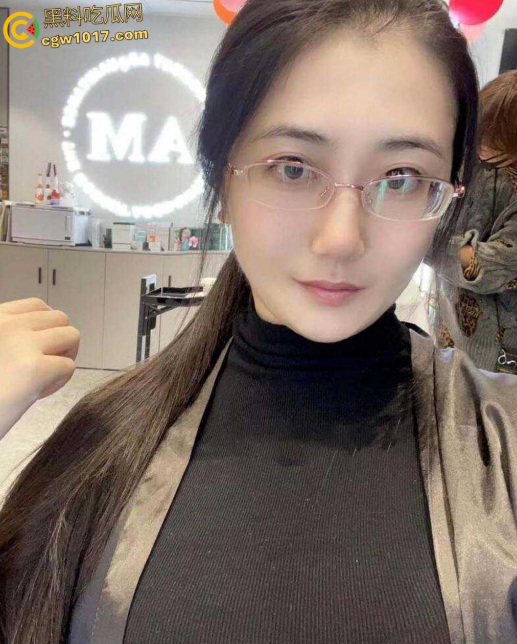 成都会计少妇【王敏洁】,反差眼镜婊下班玩露出打野战,巨乳翘臀穿着包臀裙,在会议室给上司口交 ! 第4张 成都会计少妇【王敏洁】,反差眼镜婊下班玩露出打野战,巨乳翘臀穿着包臀裙,在会议室给上司口交 ! 第4张