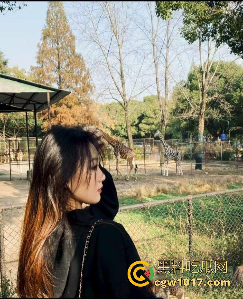 天津体育学院音乐系学姐与体育男友激情自拍泄露，丰满学姐配180体育学弟注定是场恶战，骚货自带M属性床上功夫深厚！  第1张