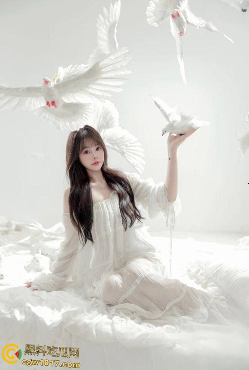 富二代约炮大神【fkabuto】，约炮汕头极品御姐视频流出，露脸口交挑逗不断，口交堪比技师，多姿势爆操浪叫连连！  第1张