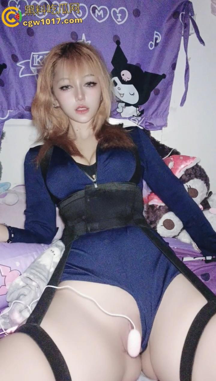 少萝福利姬【muming8891】，极品俏脸配硕大美乳，披淫装上演超淫COS秀，扯内裤跳蛋自慰，超萌骚的小尤物！  第6张