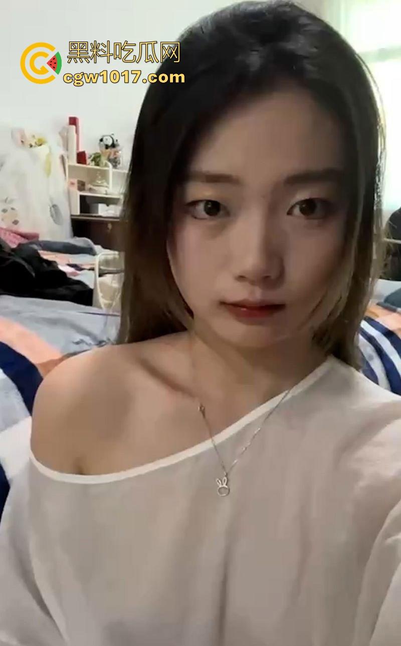 广西大学清纯大一女大【叶雯雯】可爱学妹露脸自慰，私下无比风骚，粉嫩小穴被男友爆操到合不拢！  第4张