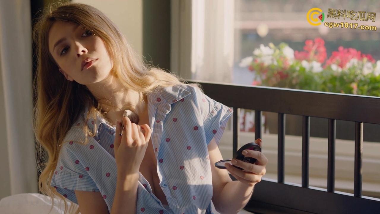 乌克兰女神【Mila Azul】,在柔和的晨光里露胸挑逗,化妆笔自慰唯美十足,优雅与性感的完美结合! 第5张 乌克兰女神【Mila Azul】,在柔和的晨光里露胸挑逗,化妆笔自慰唯美十足,优雅与性感的完美结合! 第5张