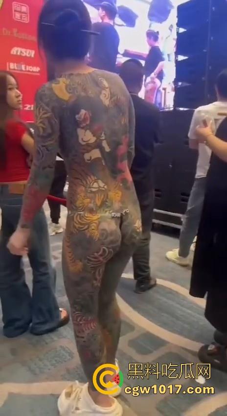 好女孩全覆盖 ？全身纹满阴唇边也是，人体活招牌，看着就有感觉的符文战士，她真的想给我们看全部！  第7张