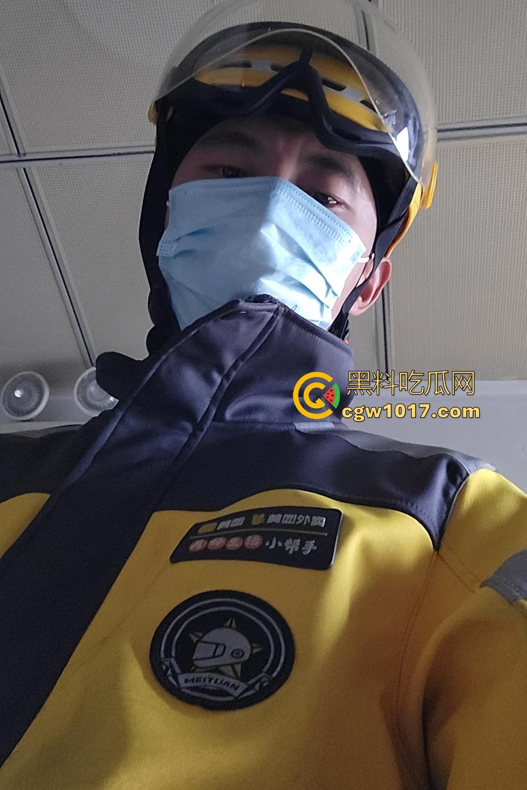 杭州师范大学【贾彩霞】点外卖，看小哥裤裆鼓包直接拉进门在镜前做爱，多次约炮，表情管理很到位！  第1张