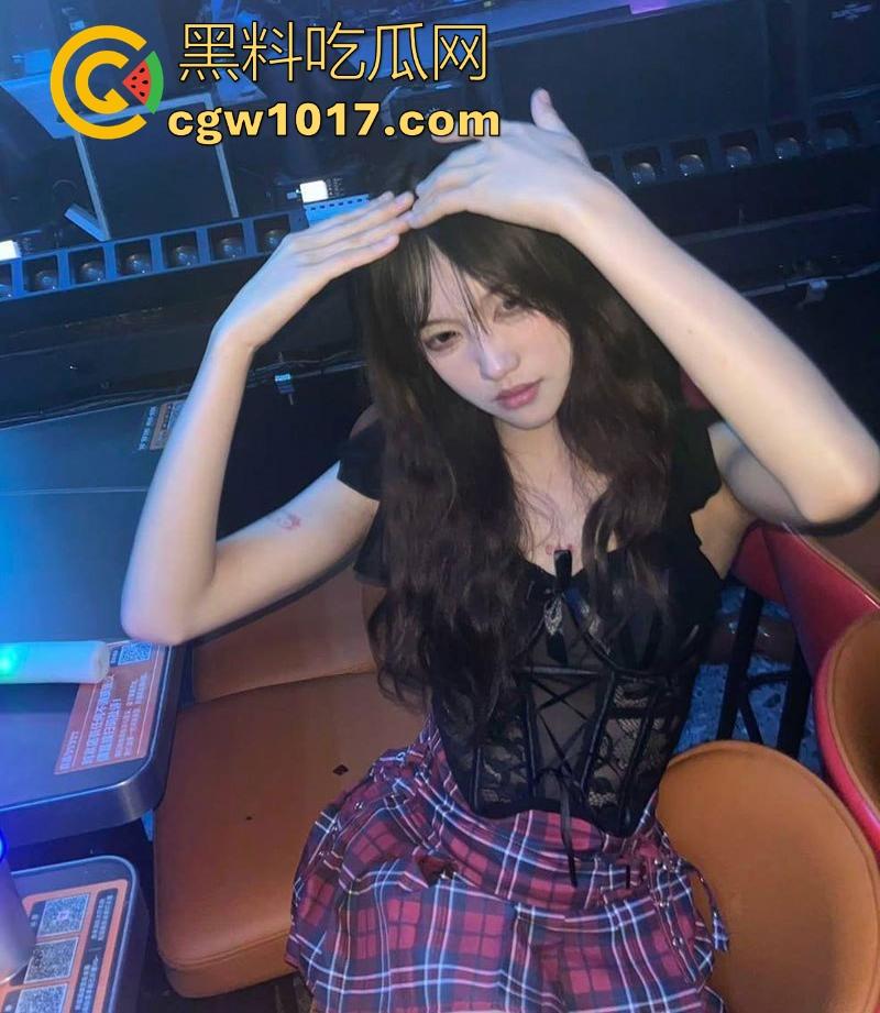 杭州工商大学顶级小美【林馨悦】高颜值极品母狗，露脸深情舔舐大屌，公厕镜前翘臀猛挨后入，简直是高功率榨精姬！  第1张