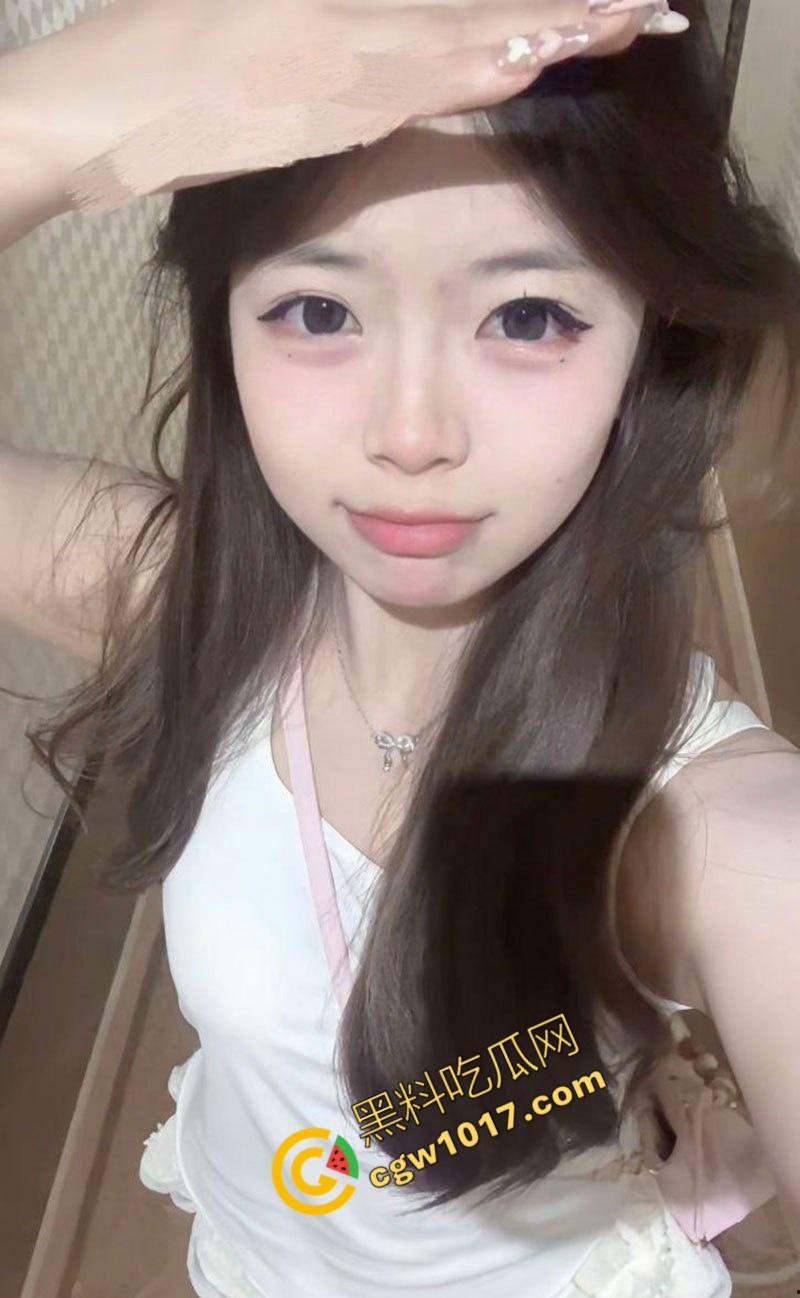 浙大清纯学妹【李溪楠】被爆性爱视频:粉裙白袜,被前男友猛操嫩穴,脸带满足笑,真正骚货贱玩! 第1张 浙大清纯学妹【李溪楠】被爆性爱视频:粉裙白袜,被前男友猛操嫩穴,脸带满足笑,真正骚货贱玩! 第1张