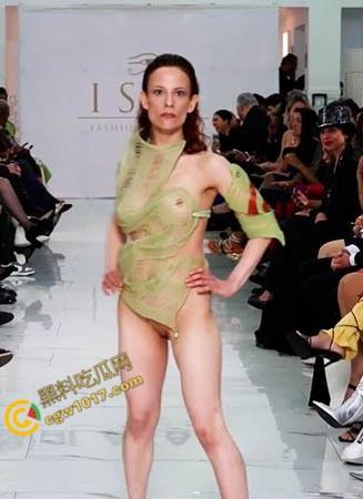 激情荷兰时尚展:裸露模特颠覆眼球,薄纱飘舞间激情四射,色情与高雅交相辉映,撩人心弦! 第3张 激情荷兰时尚展:裸露模特颠覆眼球,薄纱飘舞间激情四射,色情与高雅交相辉映,撩人心弦! 第3张