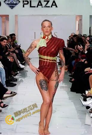 激情荷兰时尚展:裸露模特颠覆眼球,薄纱飘舞间激情四射,色情与高雅交相辉映,撩人心弦! 第4张 激情荷兰时尚展:裸露模特颠覆眼球,薄纱飘舞间激情四射,色情与高雅交相辉映,撩人心弦! 第4张