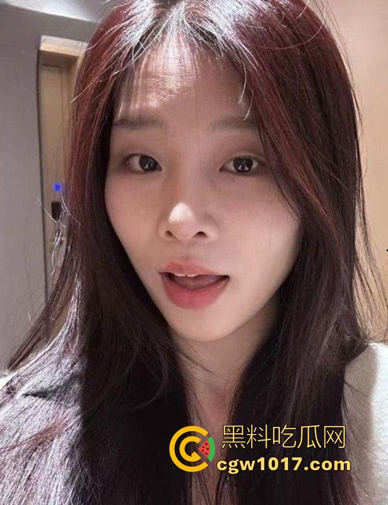 广东工业大学淫荡学姐【温语】在线自慰勾引！脸穴同框扣穴自慰翻白眼，天生炮架母狗，渴望大屌猛插浇灭饥渴欲火！  第5张