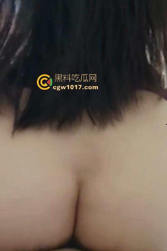 抖音肥臀人妻【简单爱彩灵儿】玉米地做爱失败，回来大腿镶着蚊子包骑乘，金主爽到想睡觉差点内射！  第5张