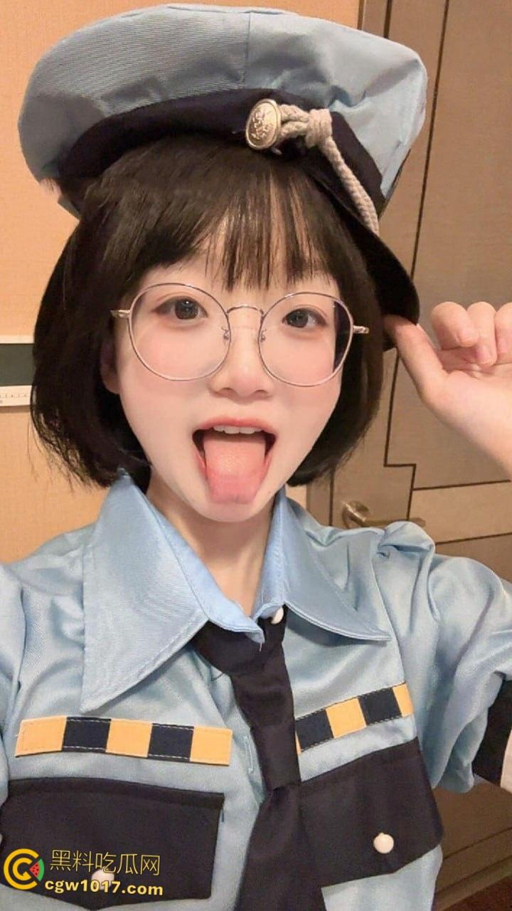 纯欲短发嫩妹【王胜利】，微密圈上演丝袜美腿诱惑，清纯脸庞配上反差动作，简直是人间极品！  第1张