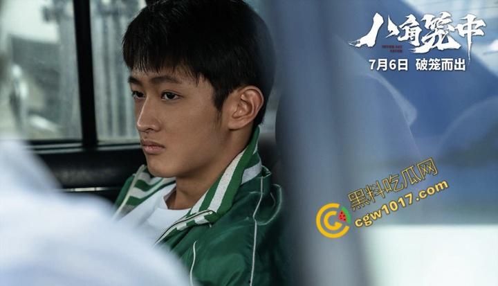 王宝强在《八角笼中》中展现震撼绝技，拳风呼啸血肉横飞，震惊观众心！层层逆境，少年激战求生，勇者无敌，拼搏出未来！  第7张