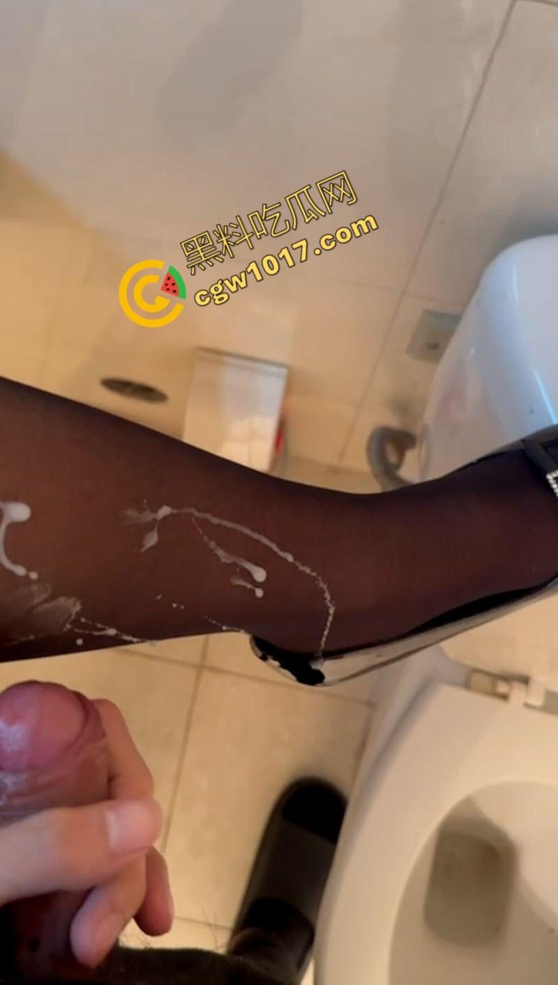 广东珠海传奇御姐,黑丝诱惑致胜!肉棒深喉激情四射,翘臀紧穴被猛操至高潮,金主激情射爆黑丝! 第7张 广东珠海传奇御姐,黑丝诱惑致胜!肉棒深喉激情四射,翘臀紧穴被猛操至高潮,金主激情射爆黑丝! 第7张