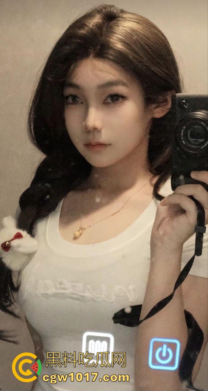 网黄摄影佬日常工作生活状态，拍性感模特私下约有同样爱好的反差尤物，真正吃得好的兄弟，真的不会对外说的！  第6张