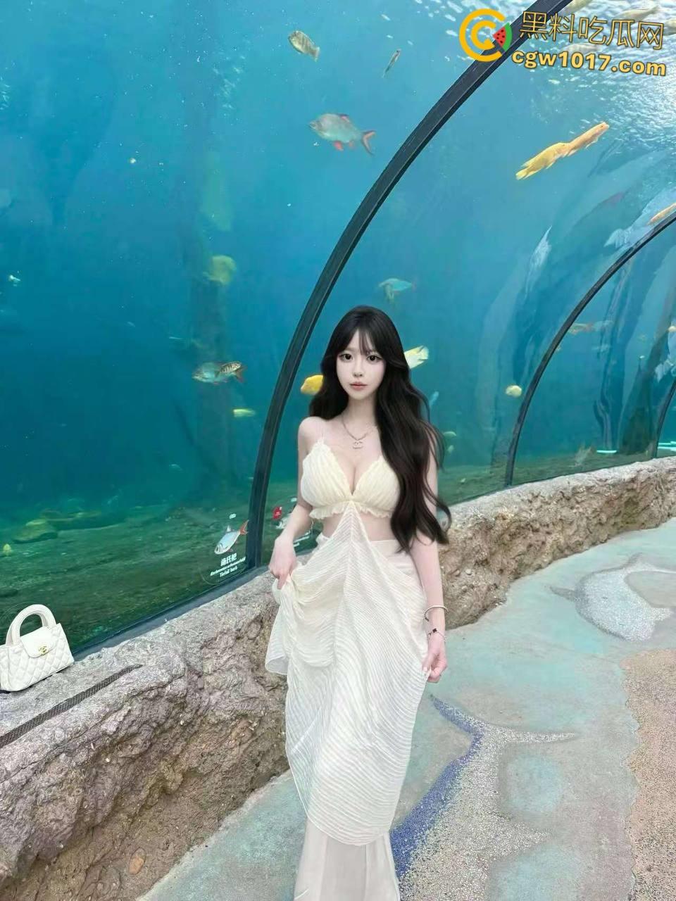 看到姐姐的白丝玉足,饭都不吃了让姐姐帮我口交,把老姐按在桌子上爆操,回到酒店接着口爆颜射! 第1张 看到姐姐的白丝玉足,饭都不吃了让姐姐帮我口交,把老姐按在桌子上爆操,回到酒店接着口爆颜射! 第1张