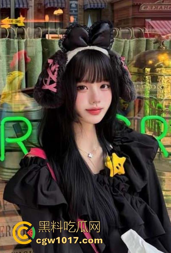 诱骗单纯女儿做爱，多姿势调教女儿嫩逼特写，扇耳光羞辱，我就知道她是个可以调教的抖M炮架！  第1张