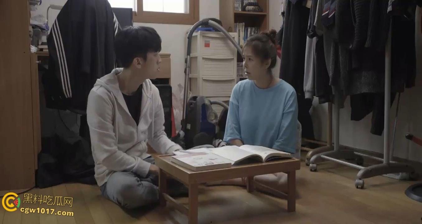 韩国三级伦理《 课外的回忆》中文字幕，受过富婆凌辱的男人，艳遇暗恋自己的女学生，男主该如何选择呢？  第1张