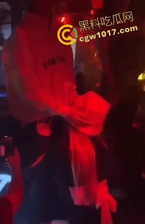 湖南长沙骑士酒吧又玩出新高度，女DJ现场给富二代口交，暴力深喉输出，还当众后入，卧槽玩这么刺激的吗！！  第6张