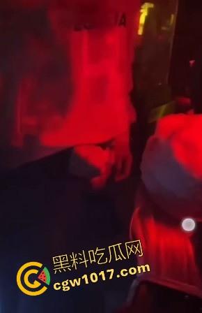 湖南长沙骑士酒吧又玩出新高度，女DJ现场给富二代口交，暴力深喉输出，还当众后入，卧槽玩这么刺激的吗！！  第8张