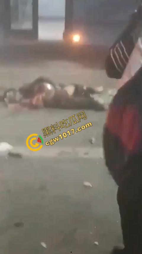 印度新德里景区爆炸震惊世人,鲜血渗透街道,8人当场死亡,惨烈火光照亮恐怖夜空,如同地狱修罗场! 第4张 印度新德里景区爆炸震惊世人,鲜血渗透街道,8人当场死亡,惨烈火光照亮恐怖夜空,如同地狱修罗场! 第4张