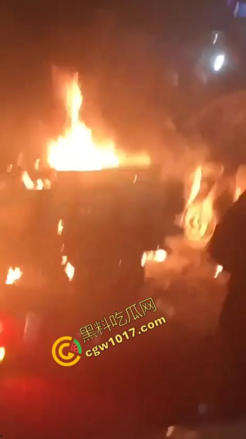 印度新德里景区爆炸震惊世人,鲜血渗透街道,8人当场死亡,惨烈火光照亮恐怖夜空,如同地狱修罗场! 第5张 印度新德里景区爆炸震惊世人,鲜血渗透街道,8人当场死亡,惨烈火光照亮恐怖夜空,如同地狱修罗场! 第5张