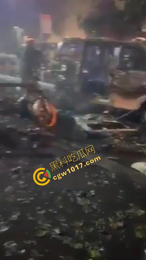 印度新德里景区爆炸震惊世人,鲜血渗透街道,8人当场死亡,惨烈火光照亮恐怖夜空,如同地狱修罗场! 第6张 印度新德里景区爆炸震惊世人,鲜血渗透街道,8人当场死亡,惨烈火光照亮恐怖夜空,如同地狱修罗场! 第6张