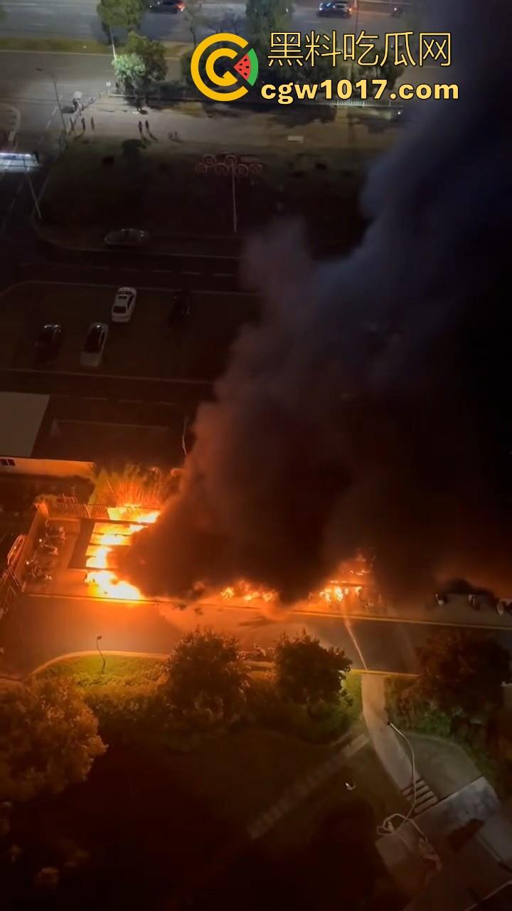 广东韶关碧桂园天玺湾，电动车充电自燃着大火，又是电动车着火，不管是在路上还是停车场真得离电车远点！  第1张
