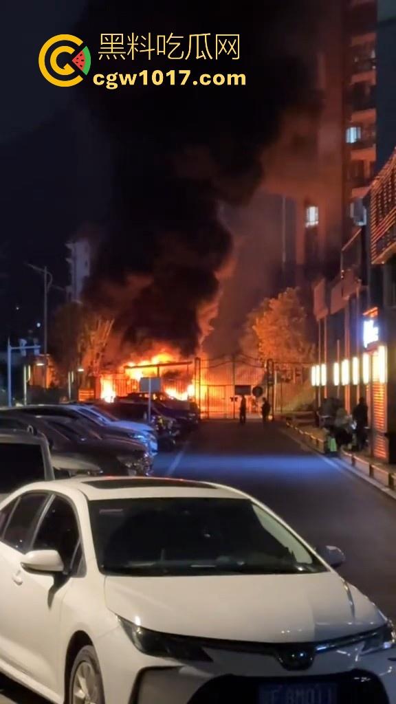 广东韶关碧桂园天玺湾，电动车充电自燃着大火，又是电动车着火，不管是在路上还是停车场真得离电车远点！  第3张