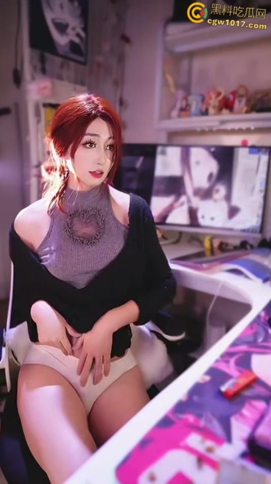 推特TS博主【辣辣姜不辣】，直播打飞机发簪插尿道自慰， 猛操高颜值娇小女友，女相男身男女通吃！  第1张