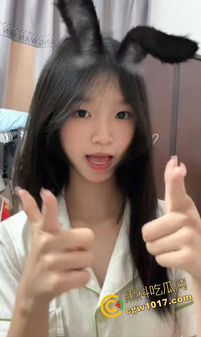 表面清纯可爱学生妹【邢可欣】长得一副人畜无害的脸，实则私下却是自慰福利姬，这小穴自插捅的，淫水泛滥！  第13张