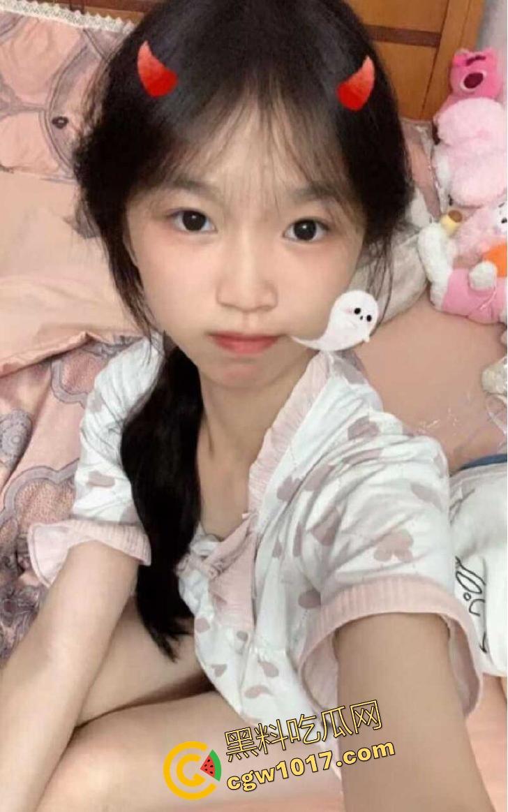 表面清纯可爱学生妹【邢可欣】长得一副人畜无害的脸，实则私下却是自慰福利姬，这小穴自插捅的，淫水泛滥！  第14张