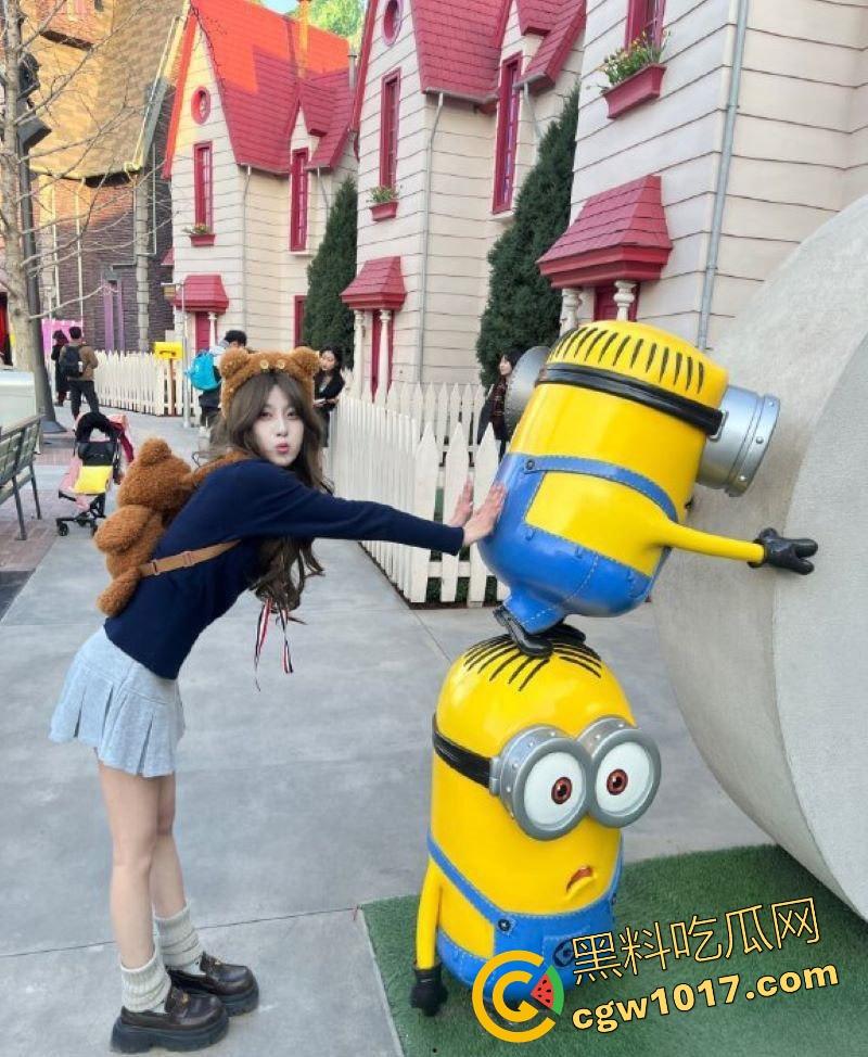 潍坊艺校摩天轮百米啪啪女主【袁雯晴】最新做爱视频曝光，高颜值小母狗，日常吃鸡做爱，各种场所都尝试过，玩法花式挑逗你下体！  第2张