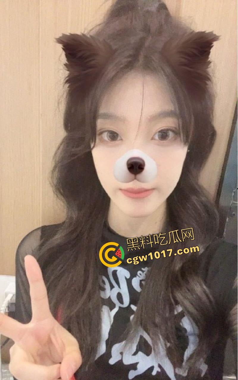 潍坊艺校摩天轮百米啪啪女主【袁雯晴】最新做爱视频曝光，高颜值小母狗，日常吃鸡做爱，各种场所都尝试过，玩法花式挑逗你下体！  第3张