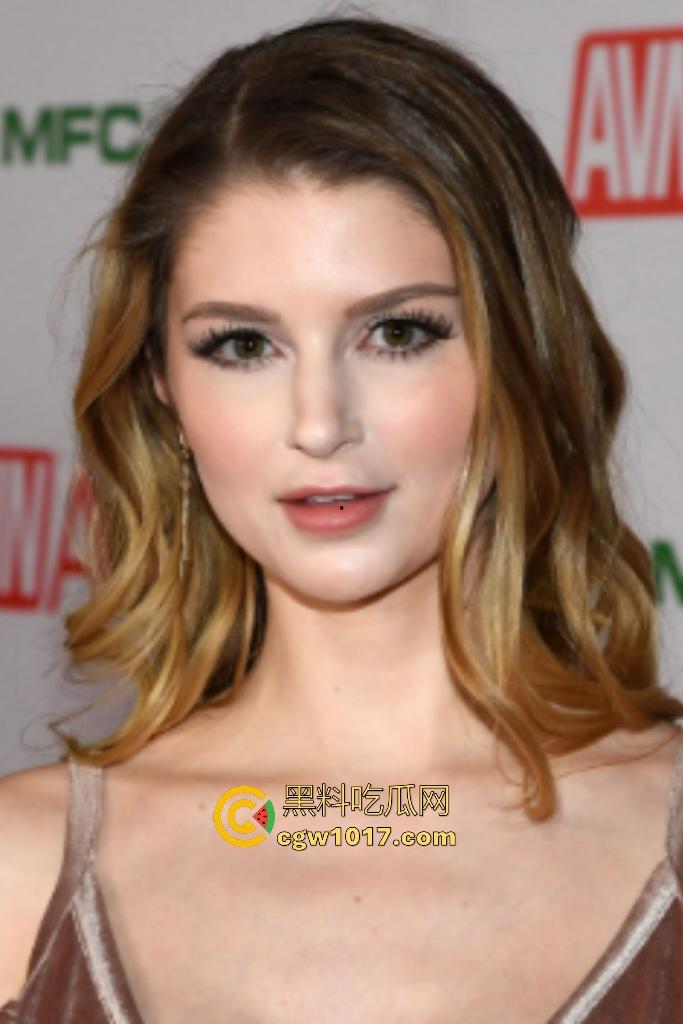 欧美金发巨乳少妇【Bunny Colby】，丈夫同意下偷情，翘臀后入被猛男巨屌狂捅，笑着享受乳交射浓精！  第1张