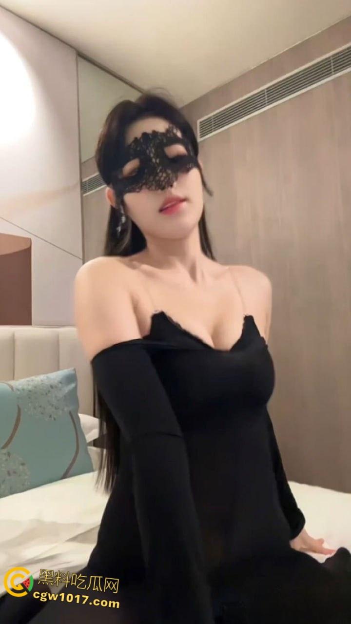 抖音百万粉丝网红【圈】，与金主裸聊黑料流出，甜美反差萌跪姿撩大哥，清纯播主秒变下贱母狗！  第5张