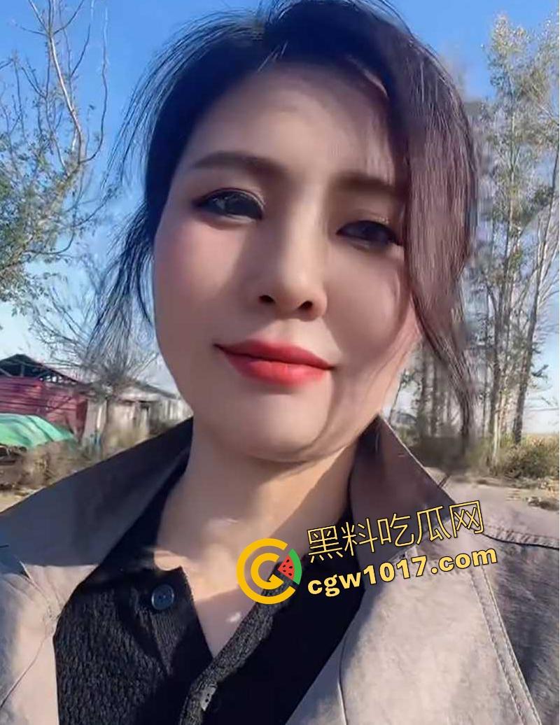 快手熟女网红【二娘肚皮舞】玩裸聊掰穴自慰喷尿！风韵犹存的微胖身材，犹如西瓜大的巨乳，比基尼骚裤下藏着久经沙场的肥穴！  第5张