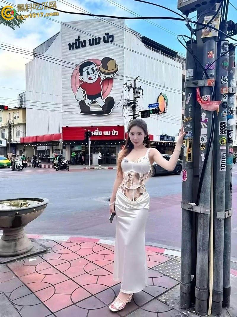 高颜值学姐饥渴难耐，不穿内裤被按在办公桌狂操！抠逼调教爽到高潮喷水，椅子上后入内射浪叫不停！  第1张