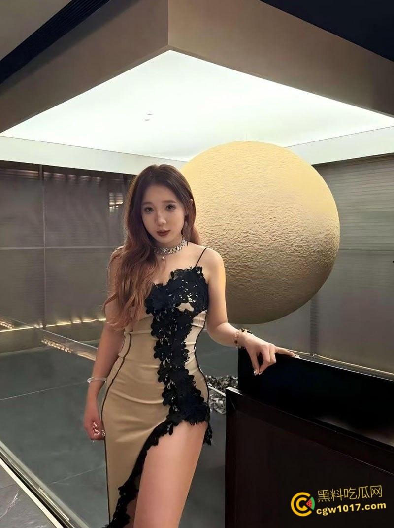 高颜值学姐饥渴难耐，不穿内裤被按在办公桌狂操！抠逼调教爽到高潮喷水，椅子上后入内射浪叫不停！  第2张