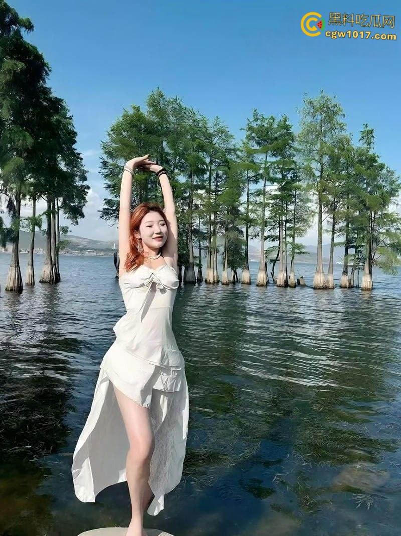 高颜值学姐饥渴难耐，不穿内裤被按在办公桌狂操！抠逼调教爽到高潮喷水，椅子上后入内射浪叫不停！  第3张