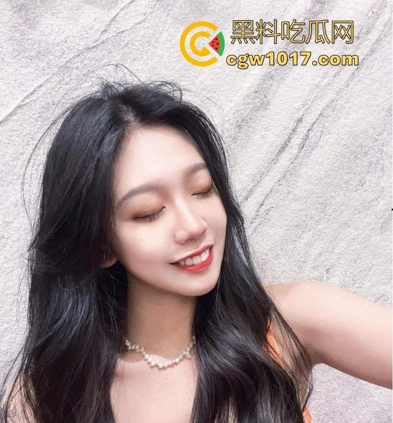 上海高颜值美少妇约炮健身教练，人妻平日端庄贤淑，私下却骚浪成性，女上位骑乘狂摇，被健身教练顶得不要不要的！  第4张