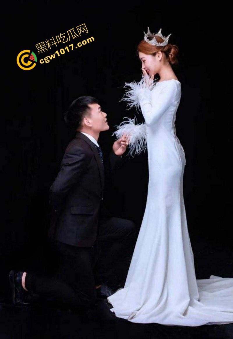 疯狂新婚夜:90后黑丝娇妻被伴郎疯狂爆操,绿帽老公兴奋拍摄,淫态视频网络大爆! 第4张 疯狂新婚夜:90后黑丝娇妻被伴郎疯狂爆操,绿帽老公兴奋拍摄,淫态视频网络大爆! 第4张