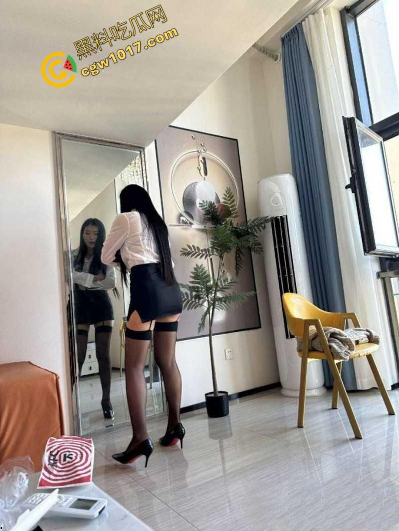 疯狂新婚夜:90后黑丝娇妻被伴郎疯狂爆操,绿帽老公兴奋拍摄,淫态视频网络大爆! 第7张 疯狂新婚夜:90后黑丝娇妻被伴郎疯狂爆操,绿帽老公兴奋拍摄,淫态视频网络大爆! 第7张