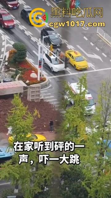 重庆巴南李家坨恒大城发生严重车祸，渣土车碰外卖小电驴，一个侧翻 将旁边的外卖小哥埋压致死，这真是鸡蛋碰石头，死无全尸啊！  第4张